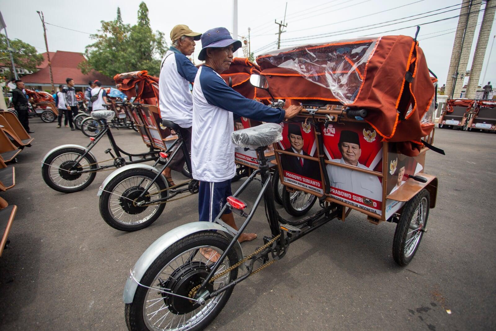 短信ニュース：大統領、個人資金で電動ベチャ配布